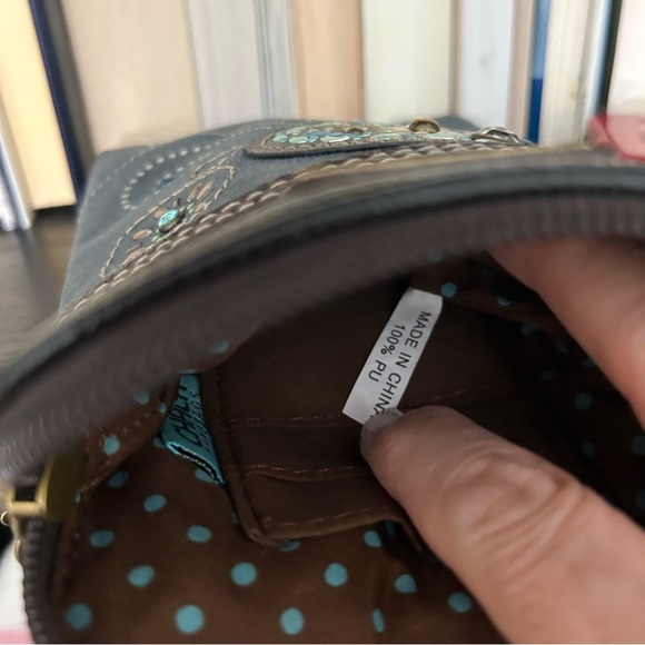 CHALA - Dazzled Jellyfish Cellphone Crossbody. Vegan leather. - Picture 12 of 15